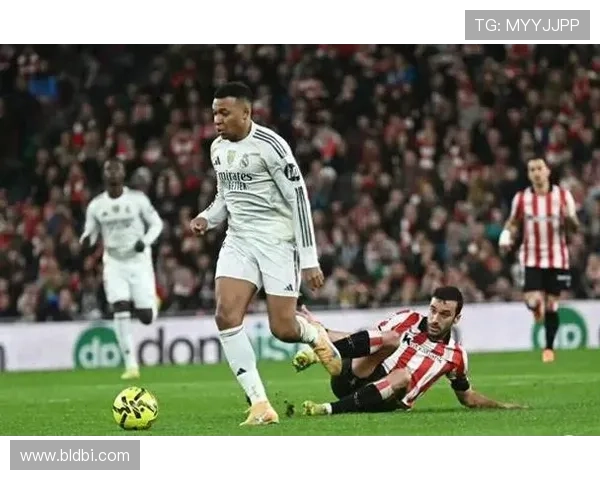 姆巴佩膝伤将有望三月中旬复出 姆巴佩膝伤将有望三月中旬复出