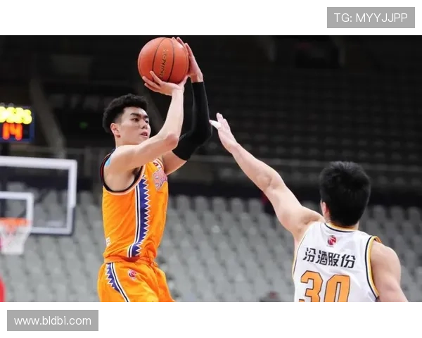 [CBA]李添荣转身突破送妙传 埃格伯努双手重扣.